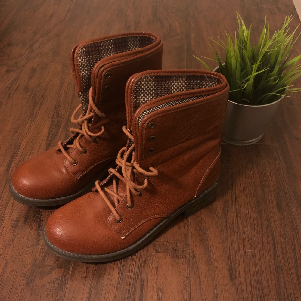 Brown Unionbay combat boots